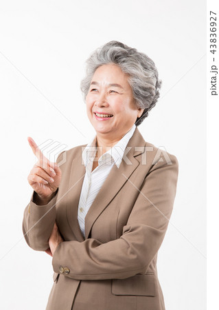 高齢者 老人 スーツ 43836927