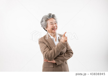 高齢者 老人 スーツ 43836945