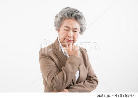 高齢者 老人 スーツ 43836947