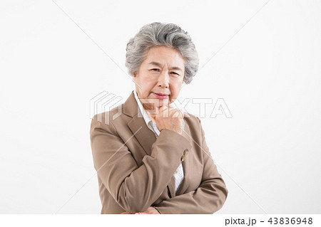 高齢者 老人 スーツ 43836948