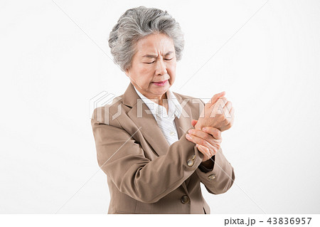 高齢者 老人 スーツ 43836957
