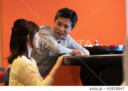 夫婦でカジノ　カジノ　ルーレット　賭け事　カジノ法案　娯楽 43838947