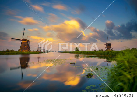 Sunset above old dutch windmills in Kinderdijk, Netherlands Sunset above old dutch windmills in Kinderdijk, Netherlands 43840501