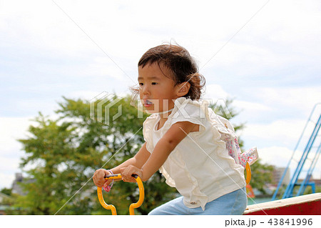 2歳の女の子のポートレート 2歳の女の子のポートレート 43841996