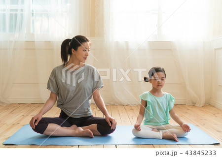 母 女性 女 43845233