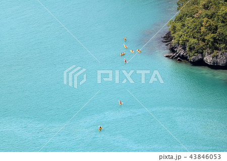Top view of kayaking groups around the island 43846053