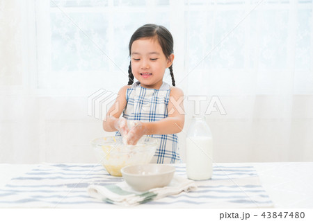 人 人間 女性 43847480
