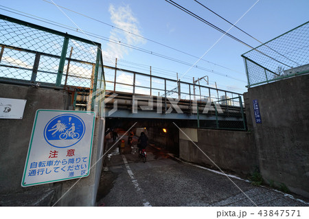 日本の東京都市景観 桁下制限高1.5メートルの高輪橋架道橋などを望む 品川再開発関連 日本の東京都市景観 桁下制限高1.5メートルの高輪橋架道橋などを望む 品川再開発関連 43847571