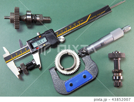 measurement of the details by a digital caliper an 43852007