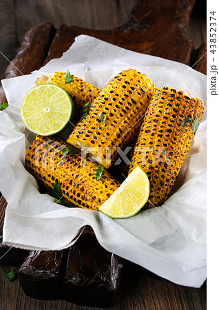 Grilled corn cobs Grilled corn cobs 43852374