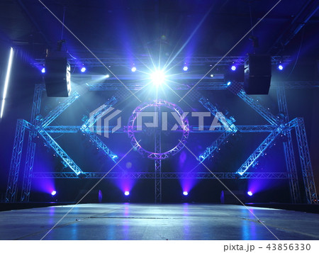 Empty Runway Fashion Show catwalk with moving beam 43856330