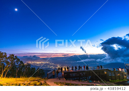 《長野県》竜王マウンテンパーク・夜景と流れる雲 43859412
