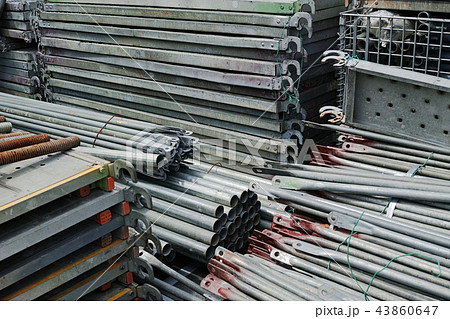 足場の資材置き場 43860647