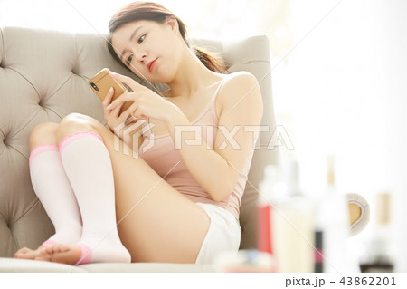 女性　リラックス 43862201