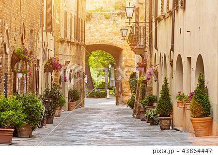 Colorful street in Pienza, Tuscany, Italy Colorful street in Pienza, Tuscany, Italy 43864447