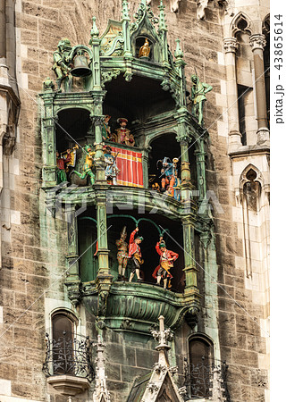 Glockenspiel - Neue Rathaus - Munich Germany Glockenspiel - Neue Rathaus - Munich Germany 43865614