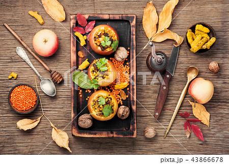 Baked autumn apples Baked autumn apples 43866678