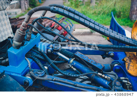 Production of tractors, parts of the tractor and also instruments onveyor assembly stage the body of 43868947