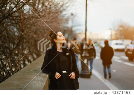 girl walking aroung the streets and the city of Paris 43871468