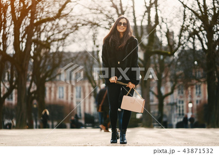 girl walking aroung the streets and the city of Paris girl walking aroung the streets and the city of Paris 43871532
