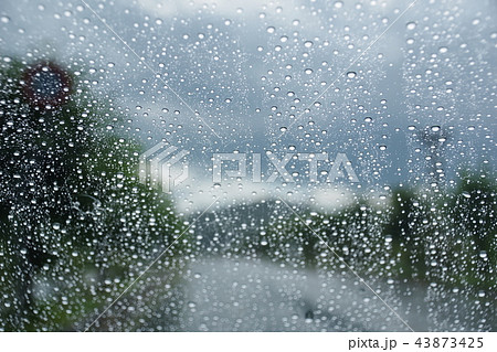 雨の日 フロントガラス の写真素材