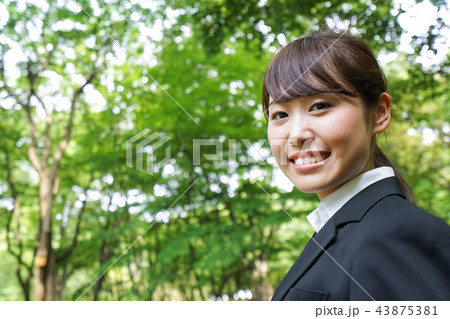 笑顔のビジネスウーマン 就活生 笑顔のビジネスウーマン 就活生 43875381