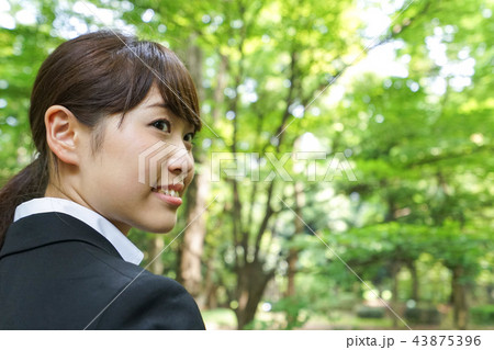 笑顔のビジネスウーマン 就活生 43875396