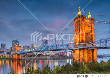 Cincinnati, Ohio, USA Skyline 43875778
