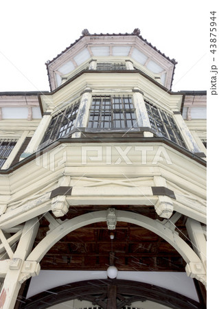 伊達市内の建造物で初めて国の重要文化財に指定された保原総合公園内にある雪が積もった旧亀岡家住宅 伊達市内の建造物で初めて国の重要文化財に指定された保原総合公園内にある雪が積もった旧亀岡家住宅 43875944