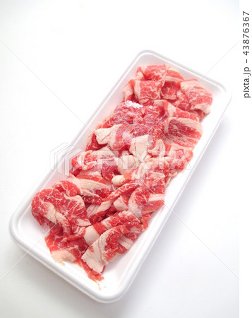 パックに入った牛肉の小間切れ 43876367