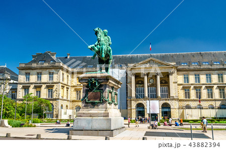 Equestrial monument to Emperor Napoleon Bonaparte in a square in Rouen, France 43882394