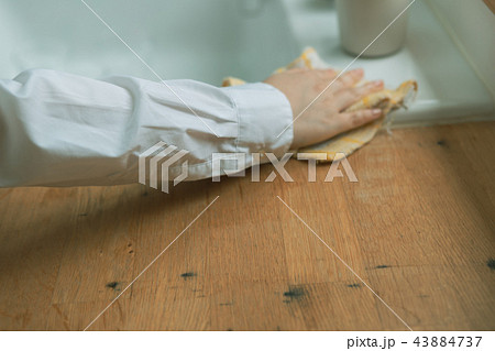Housework Housework 43884737
