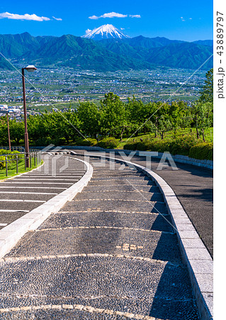 《山梨県》笛吹川フルーツ公園より眺める富士山 43889797