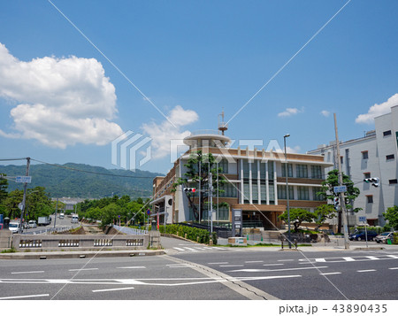 神戸市立御影公会堂と国道2号線 43890435