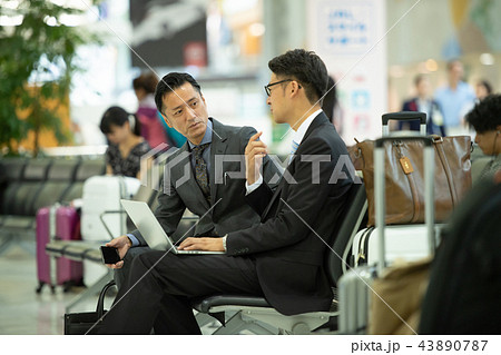 ビジネスマン 空港 出張 ビジネス イメージ ビジネスマン 空港 出張 ビジネス イメージ 43890787