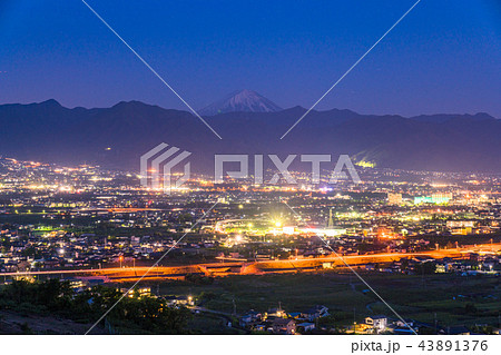 《山梨県》富士山と甲府盆地の夜景 《山梨県》富士山と甲府盆地の夜景 43891376