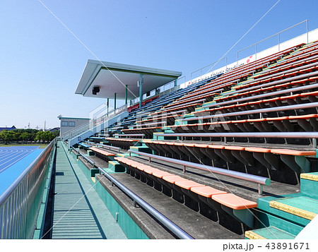 屋外 競技場の観客席 のイメージの写真素材