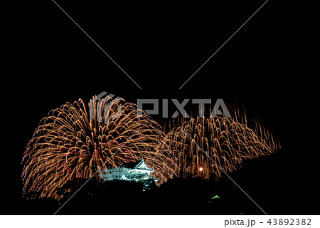 滋賀県 彦根・北びわ湖大花火大会 彦根城の天守閣 滋賀県 彦根・北びわ湖大花火大会 彦根城の天守閣 43892382