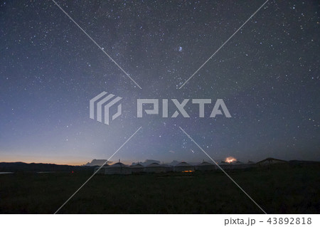 モンゴルのツーリストキャンプから見る星空 43892818