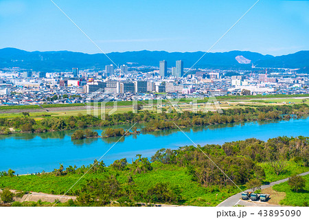 淀川と高槻市の街並 淀川と高槻市の街並 43895090