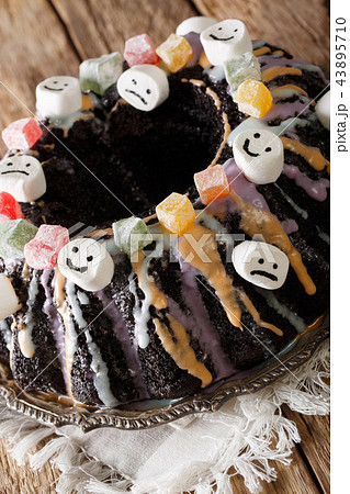 Delicious festive black Bundt cake Delicious festive black Bundt cake 43895710