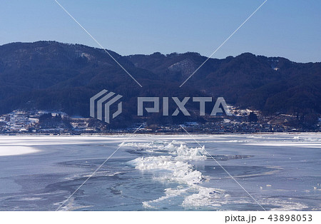 【長野県】御神渡り・おみわたり 諏訪湖 （赤砂崎公園グランド付近） 2018 43898053