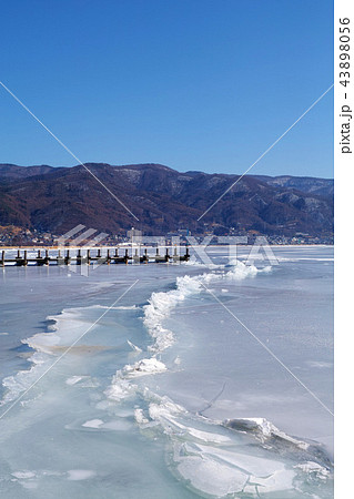 【長野県】御神渡り・おみわたり 諏訪湖 (赤砂崎公園グランド付近) 2018 【長野県】御神渡り・おみわたり 諏訪湖 (赤砂崎公園グランド付近) 2018 43898056