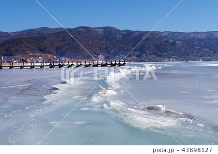 【長野県】御神渡り・おみわたり 諏訪湖 （赤砂崎公園グランド付近） 2018 43898127