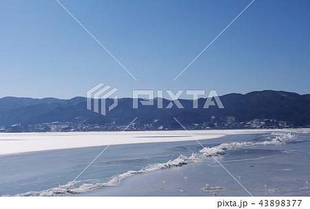 【長野県】御神渡り・おみわたり 諏訪湖 (赤砂崎公園グランド付近) 2018 【長野県】御神渡り・おみわたり 諏訪湖 (赤砂崎公園グランド付近) 2018 43898377