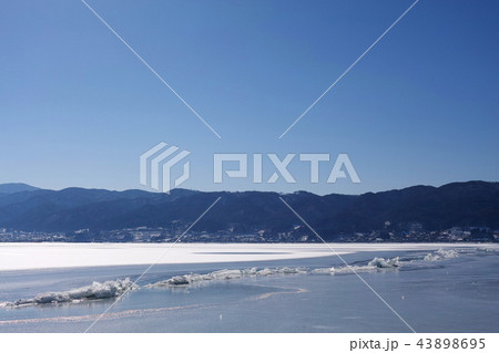 【長野県】御神渡り・おみわたり 諏訪湖 (赤砂崎公園グランド付近)コピースペース 2018 【長野県】御神渡り・おみわたり 諏訪湖 (赤砂崎公園グランド付近)コピースペース 2018 43898695