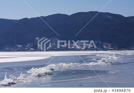 【長野県】御神渡り・おみわたり 諏訪湖 （赤砂崎公園グランド付近） 2018 43898870