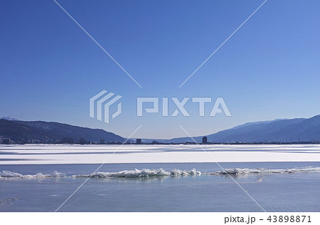 【長野県】御神渡り・おみわたり 諏訪湖 (赤砂崎公園グランド付近)コピースペース 2018 【長野県】御神渡り・おみわたり 諏訪湖 (赤砂崎公園グランド付近)コピースペース 2018 43898871