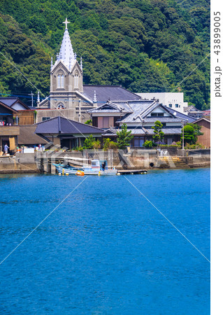 カトリック﨑津教会と﨑津集落を望む 世界遺産 【熊本県天草市】 カトリック﨑津教会と﨑津集落を望む 世界遺産 【熊本県天草市】 43899005