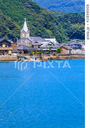 カトリック﨑津教会と﨑津集落を望む 世界遺産 【熊本県天草市】 カトリック﨑津教会と﨑津集落を望む 世界遺産 【熊本県天草市】 43899008